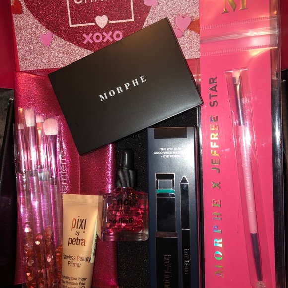 Boxy Charm Valentines Makeup Bundle - Picture 5 of 11